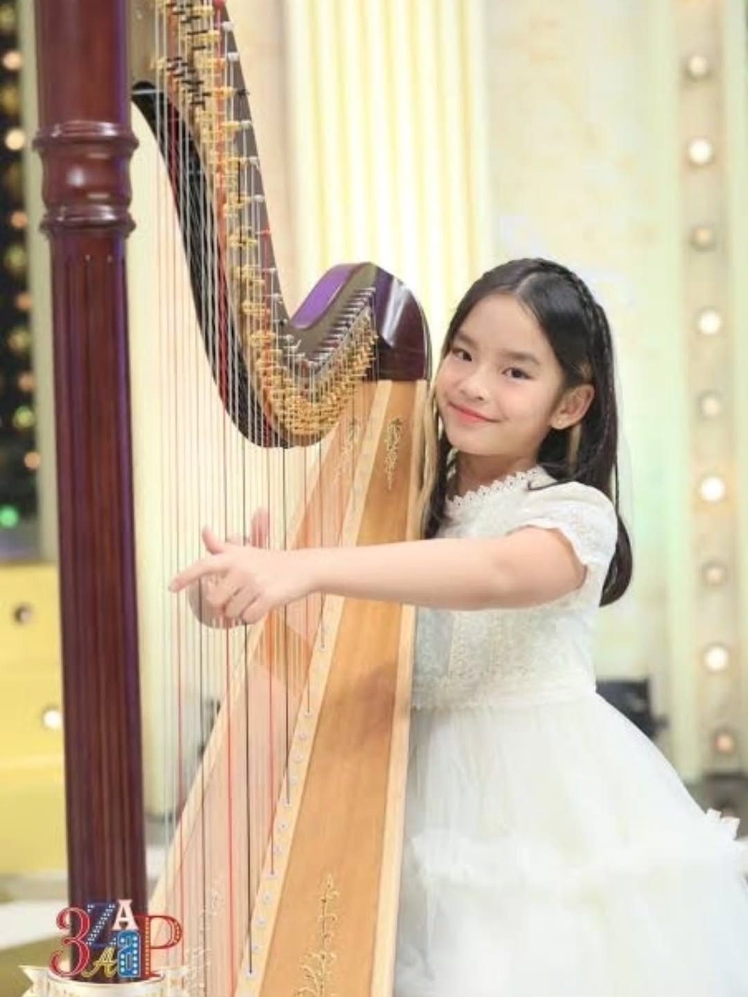 แอฟ - ทักษอร ภักดิ์สุขเจริญ