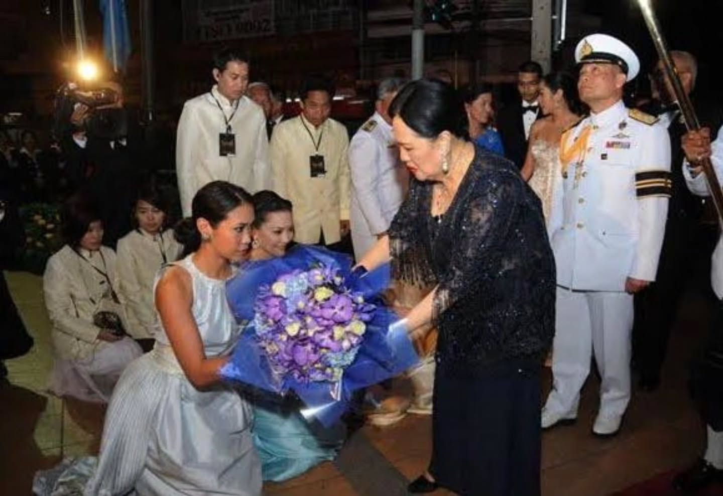 แอฟ - ทักษอร ภักดิ์สุขเจริญ