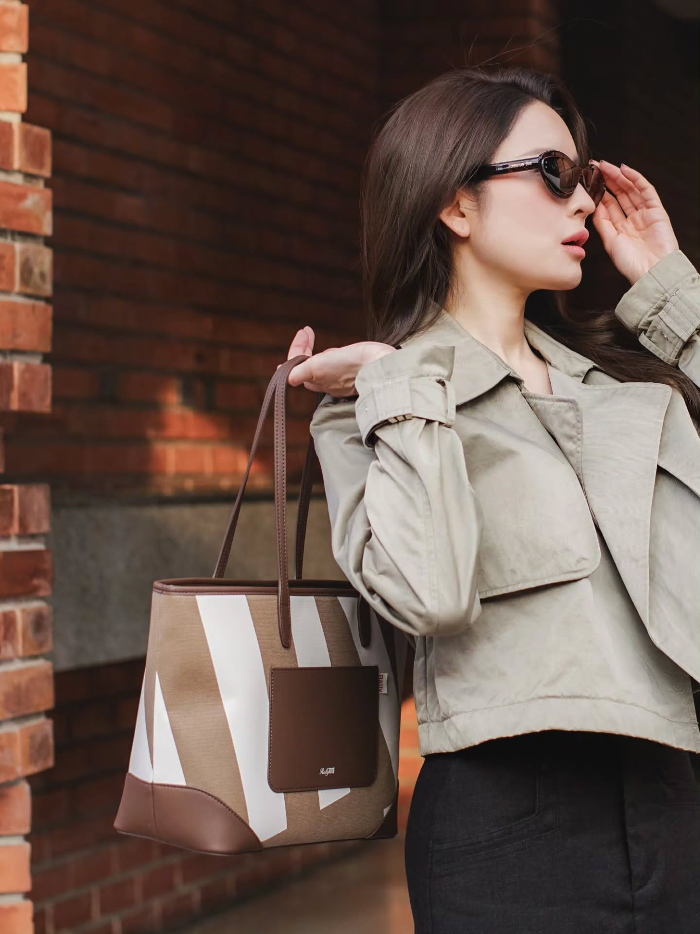 แอฟ - ทักษอร ภักดิ์สุขเจริญ