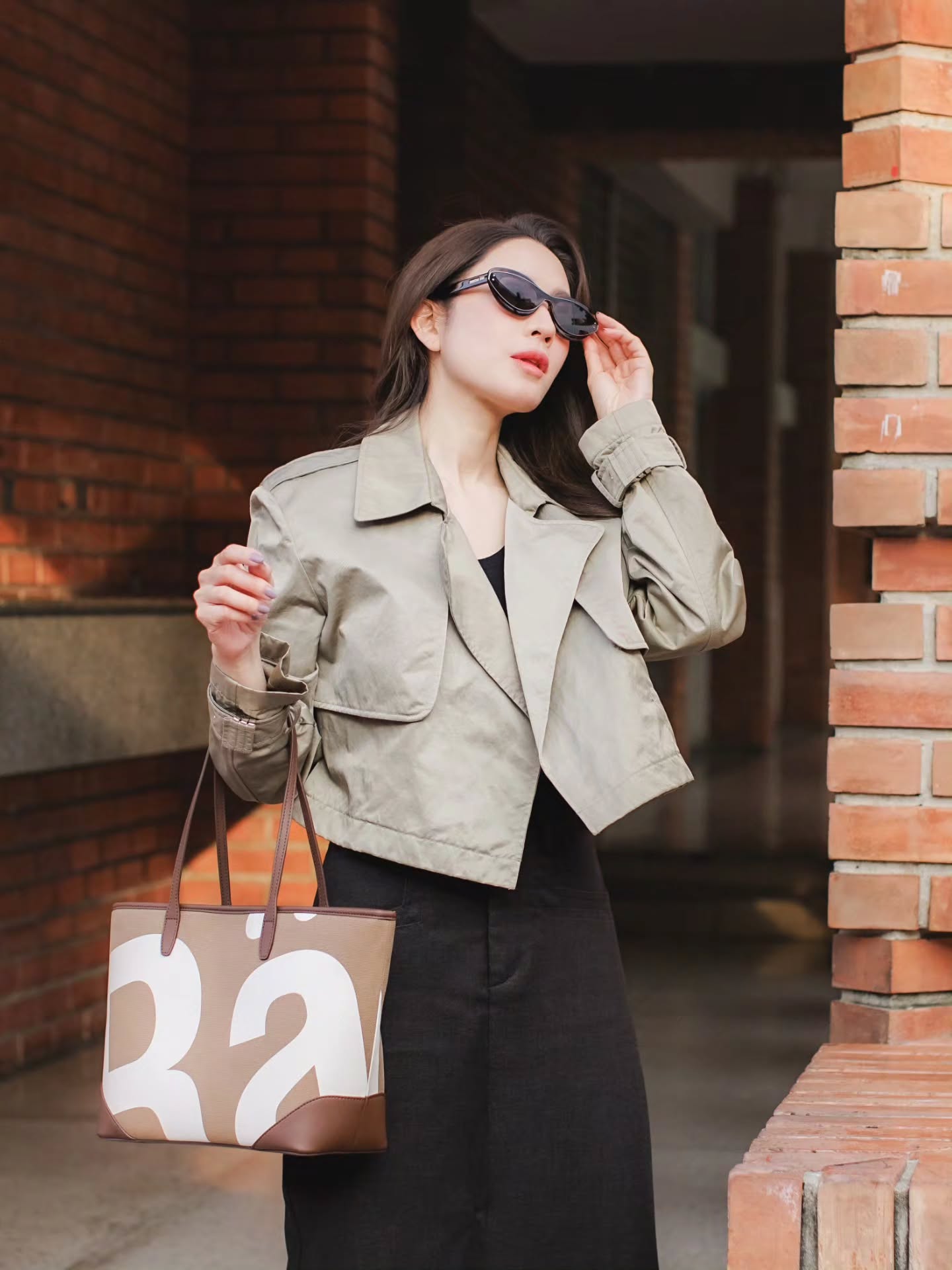 แอฟ - ทักษอร ภักดิ์สุขเจริญ