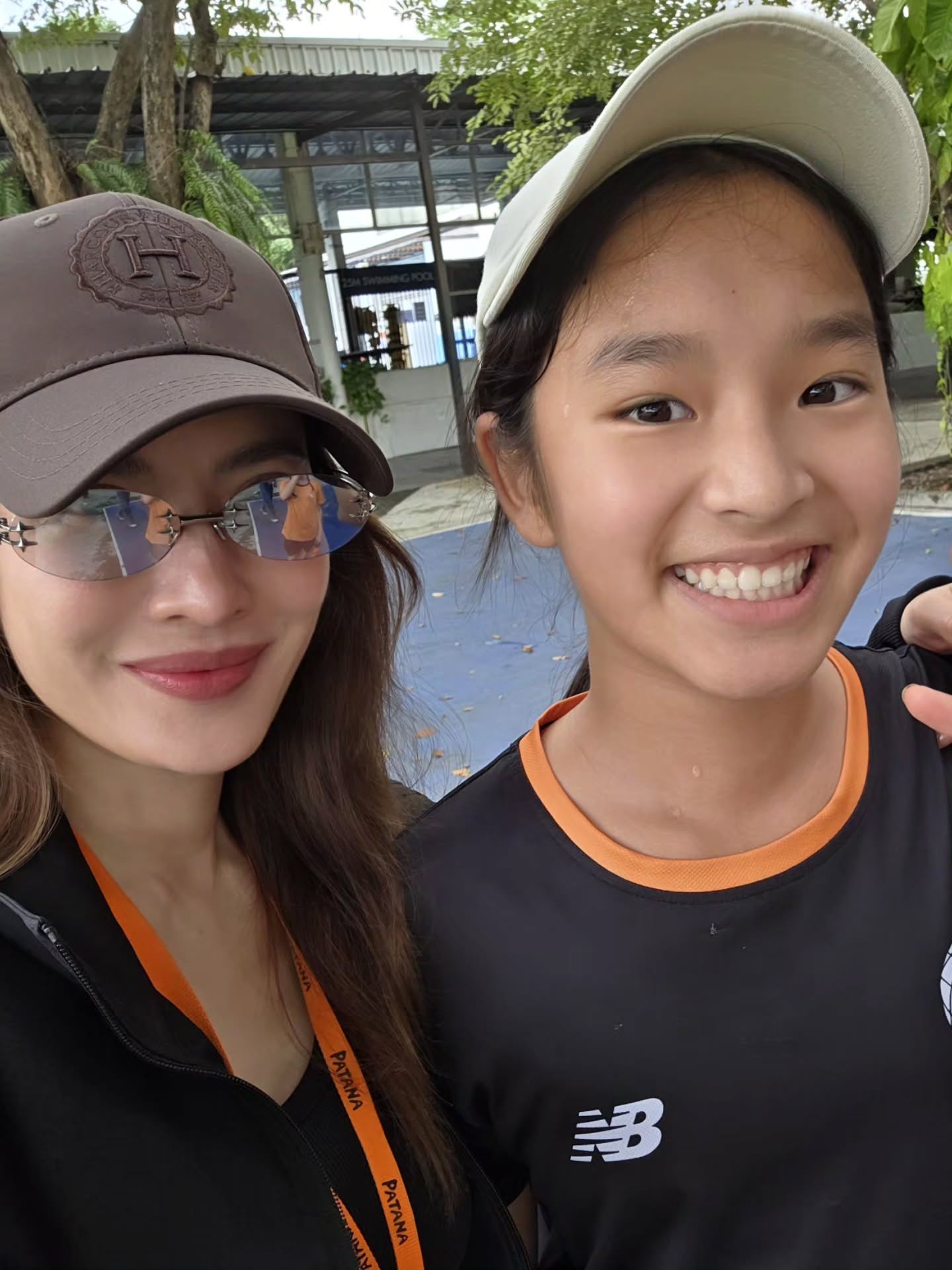 แอฟ - ทักษอร ภักดิ์สุขเจริญ