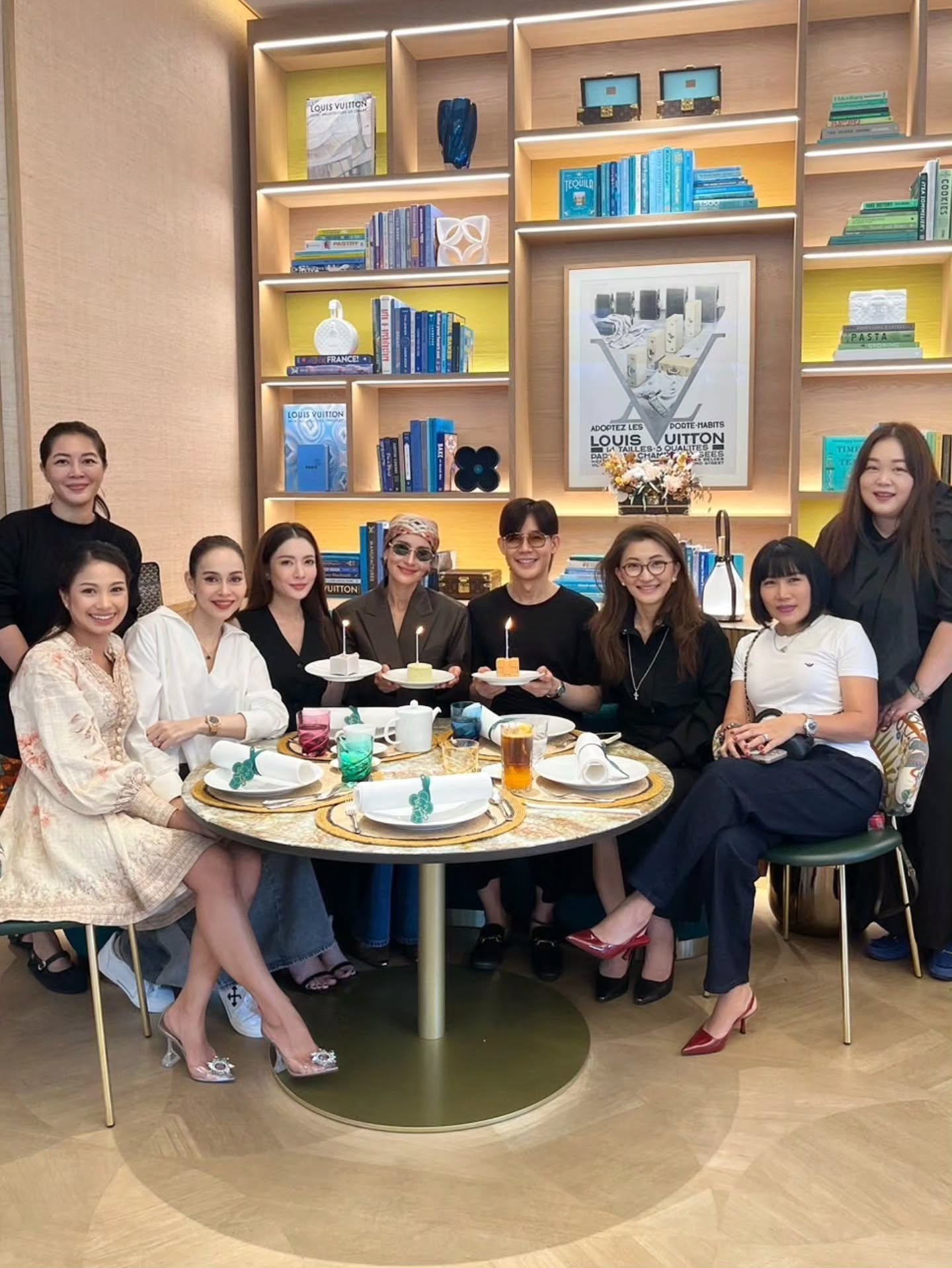 แอฟ - ทักษอร ภักดิ์สุขเจริญ