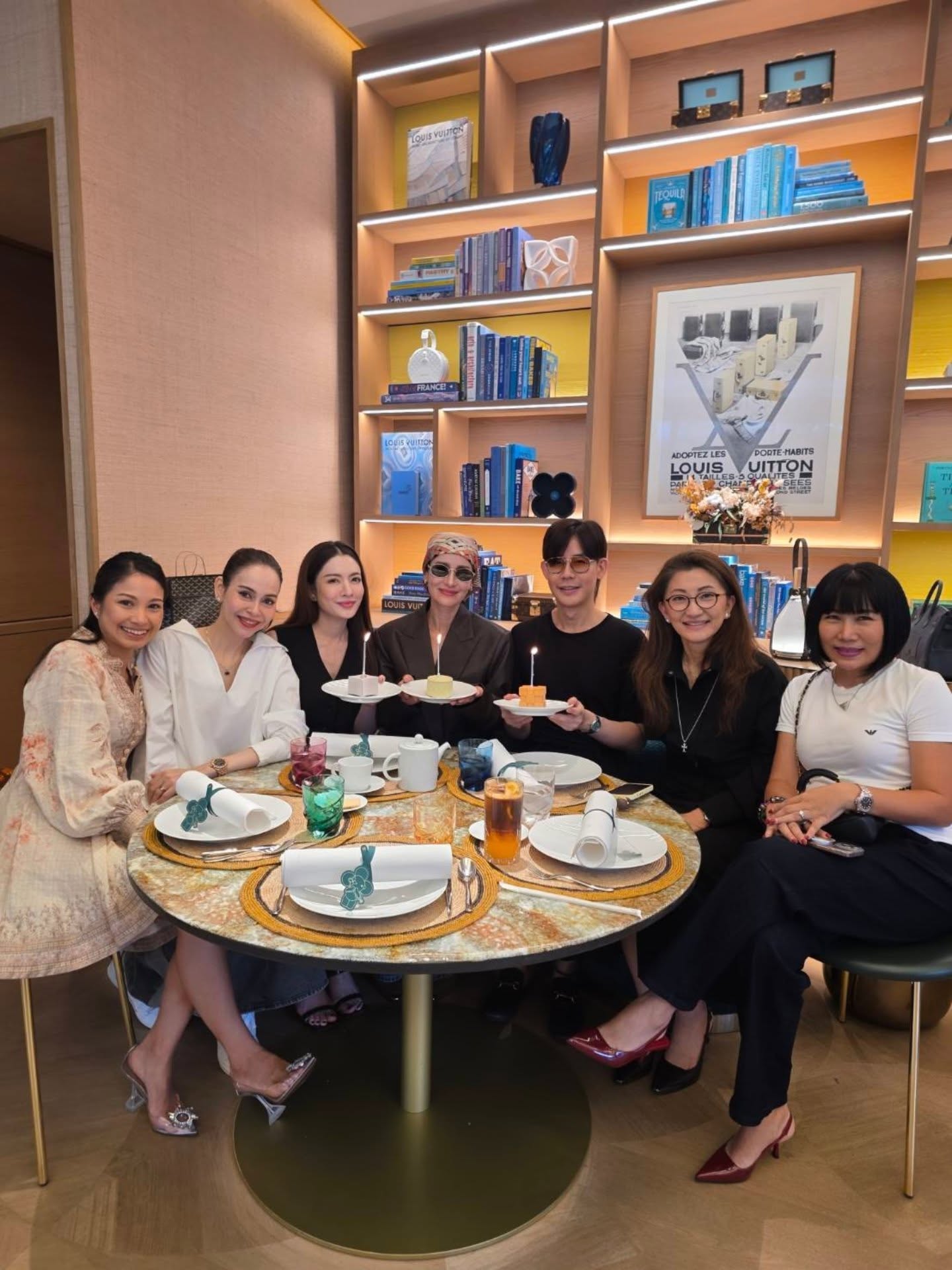 แอฟ - ทักษอร ภักดิ์สุขเจริญ