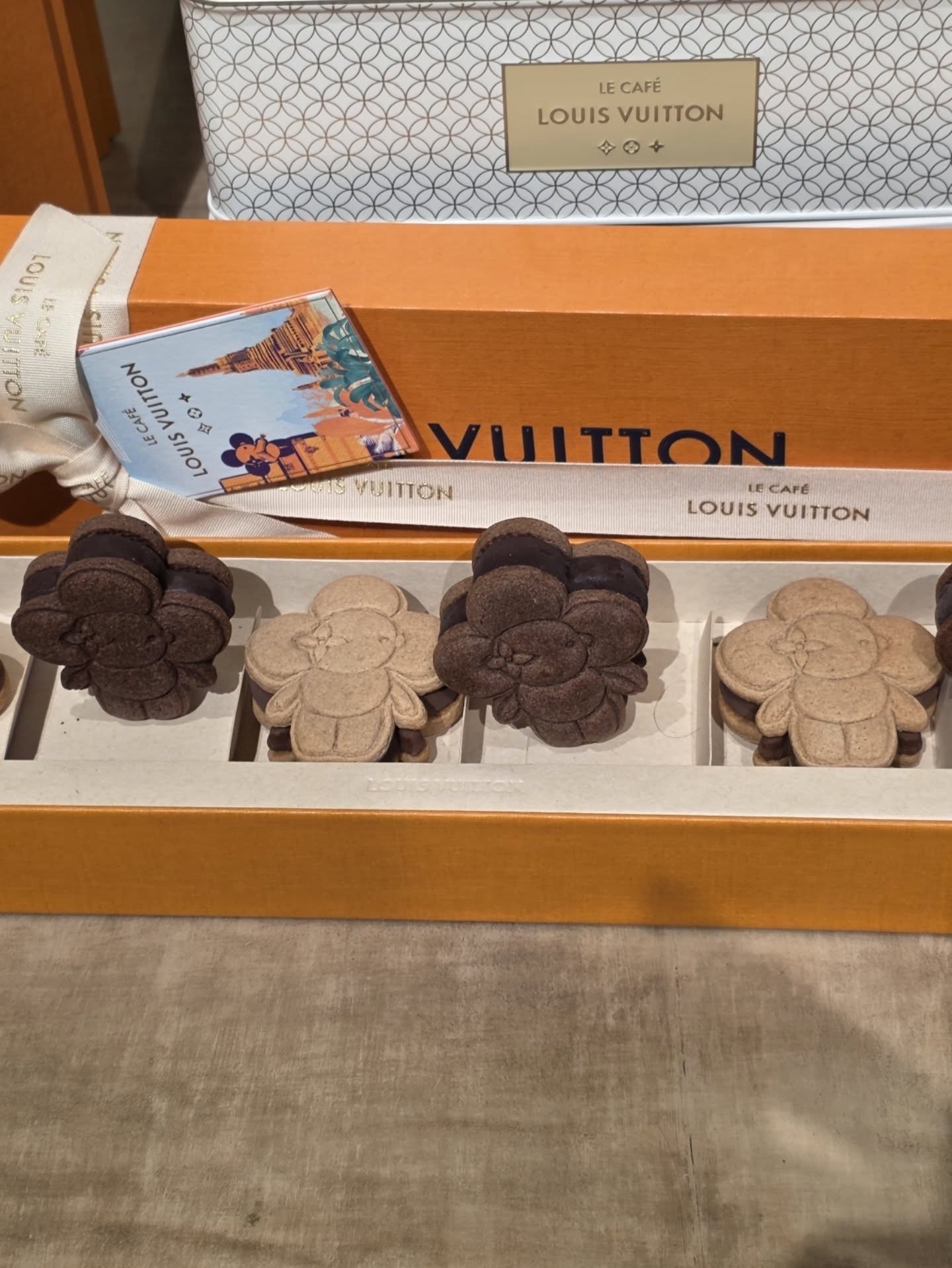 แอฟ - ทักษอร ภักดิ์สุขเจริญ