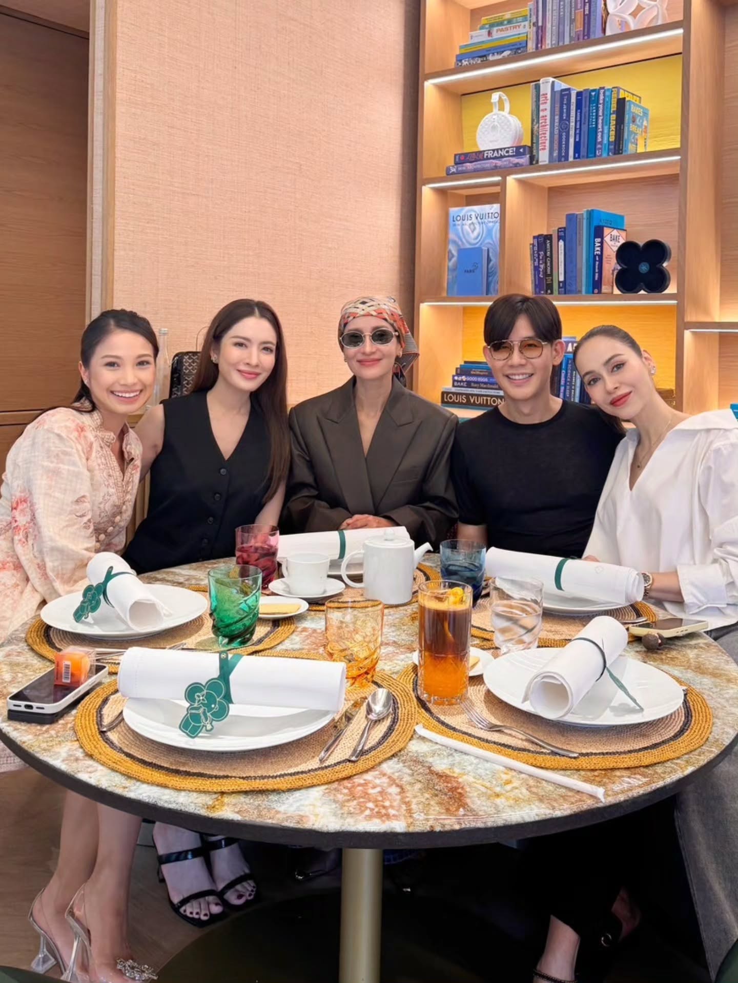 แอฟ - ทักษอร ภักดิ์สุขเจริญ