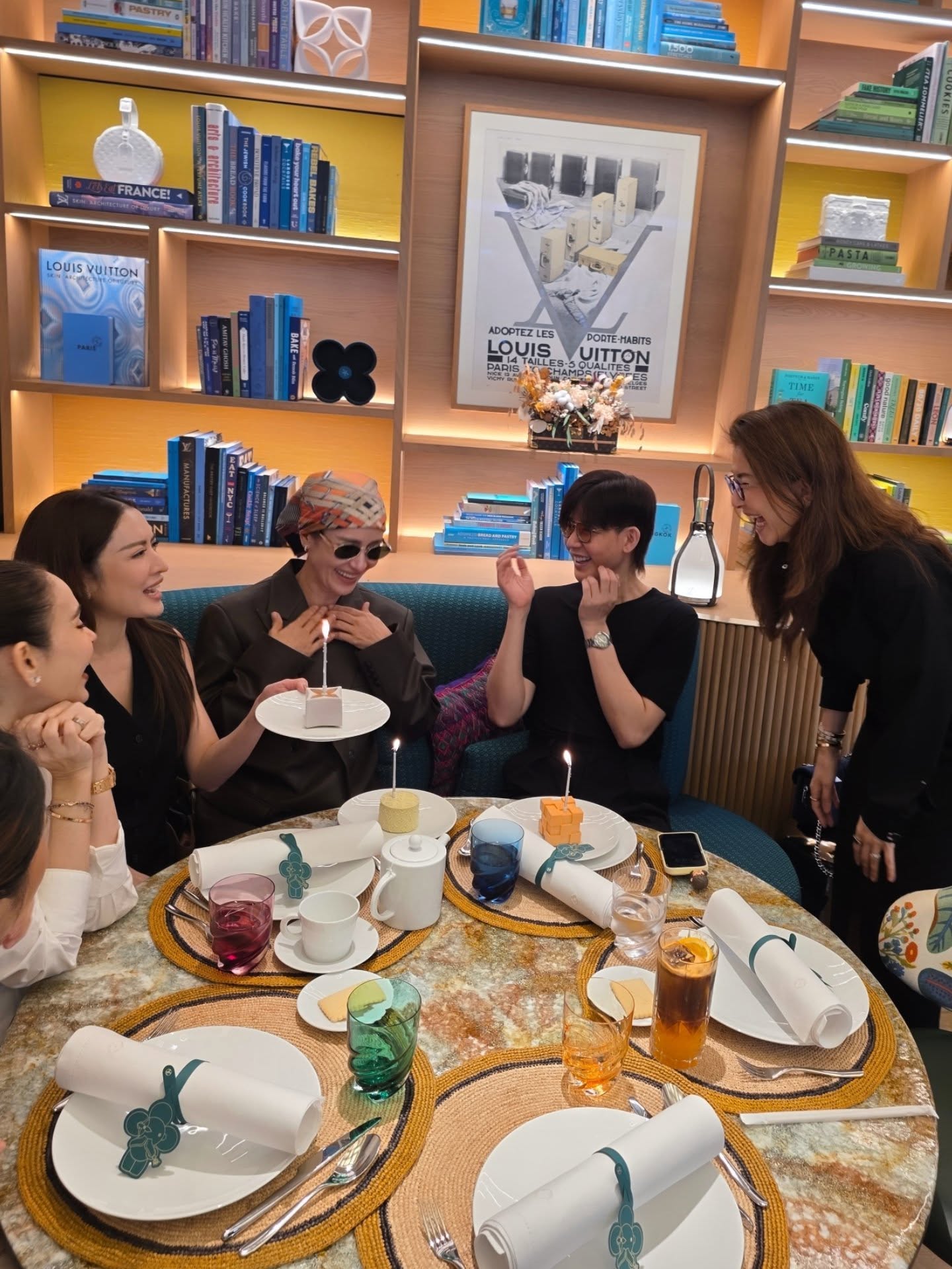 แอฟ - ทักษอร ภักดิ์สุขเจริญ