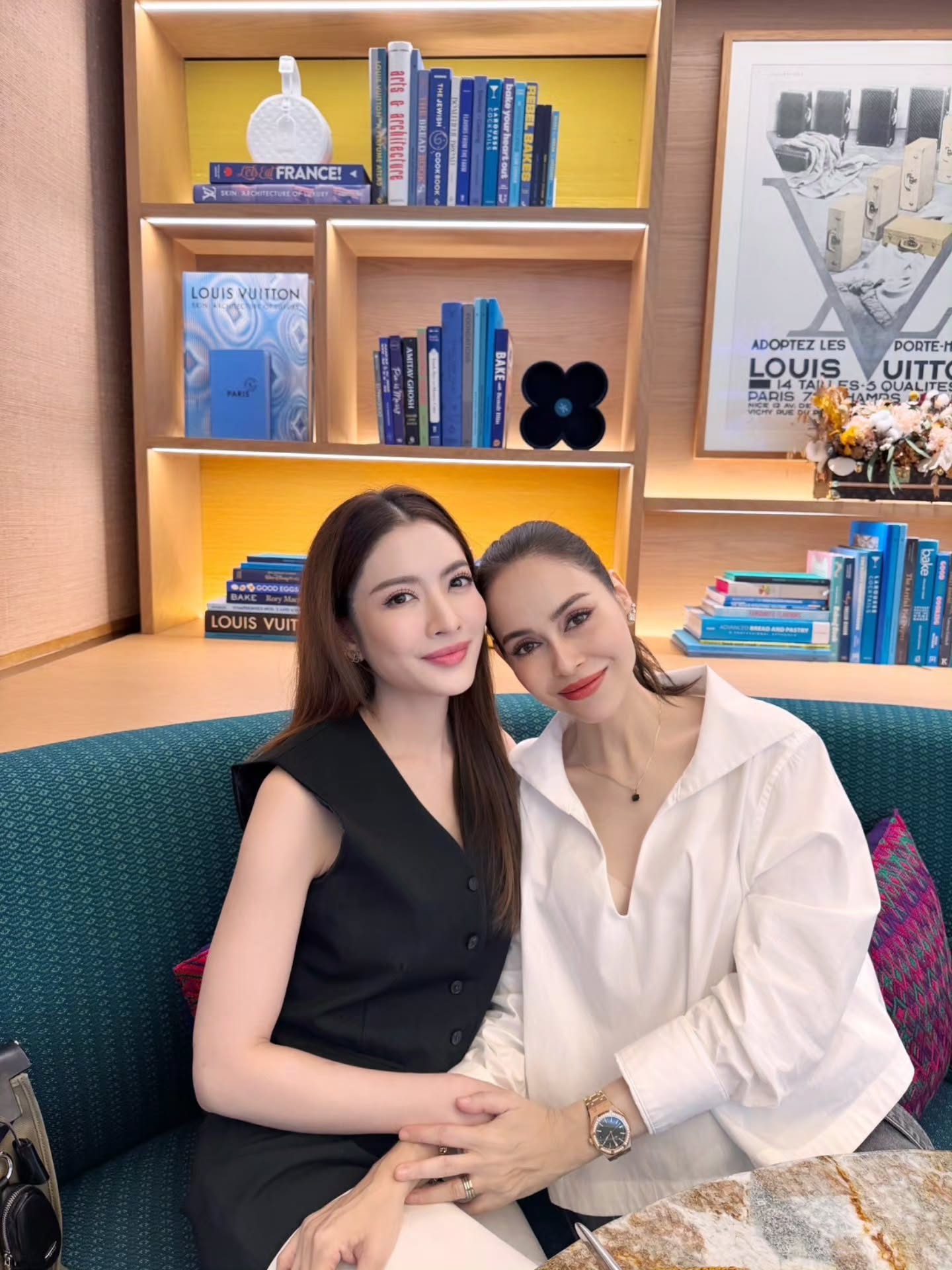 แอฟ - ทักษอร ภักดิ์สุขเจริญ