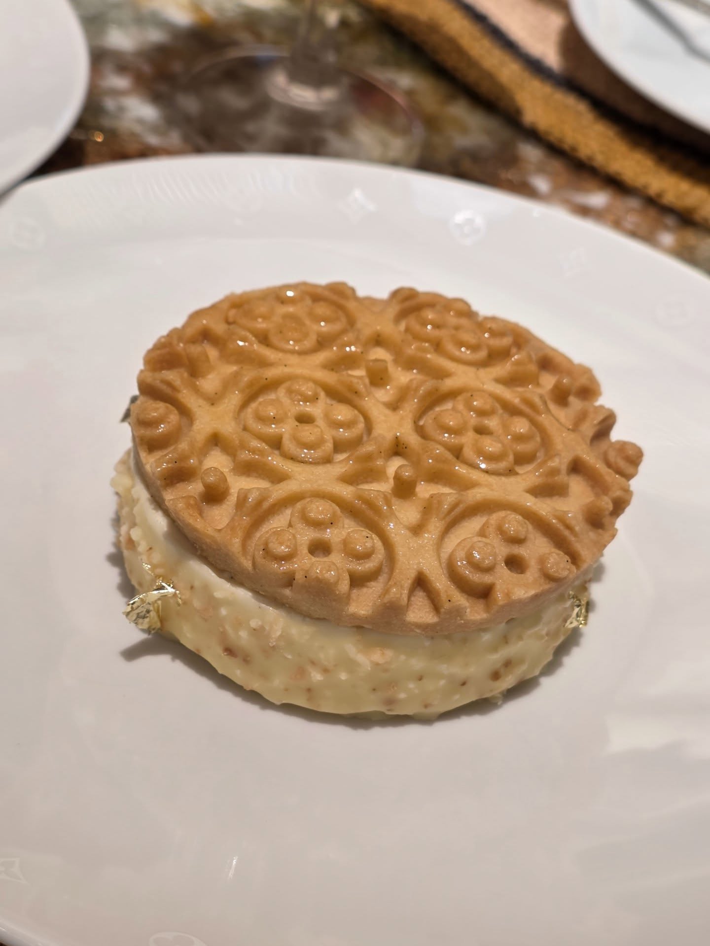 แอฟ - ทักษอร ภักดิ์สุขเจริญ