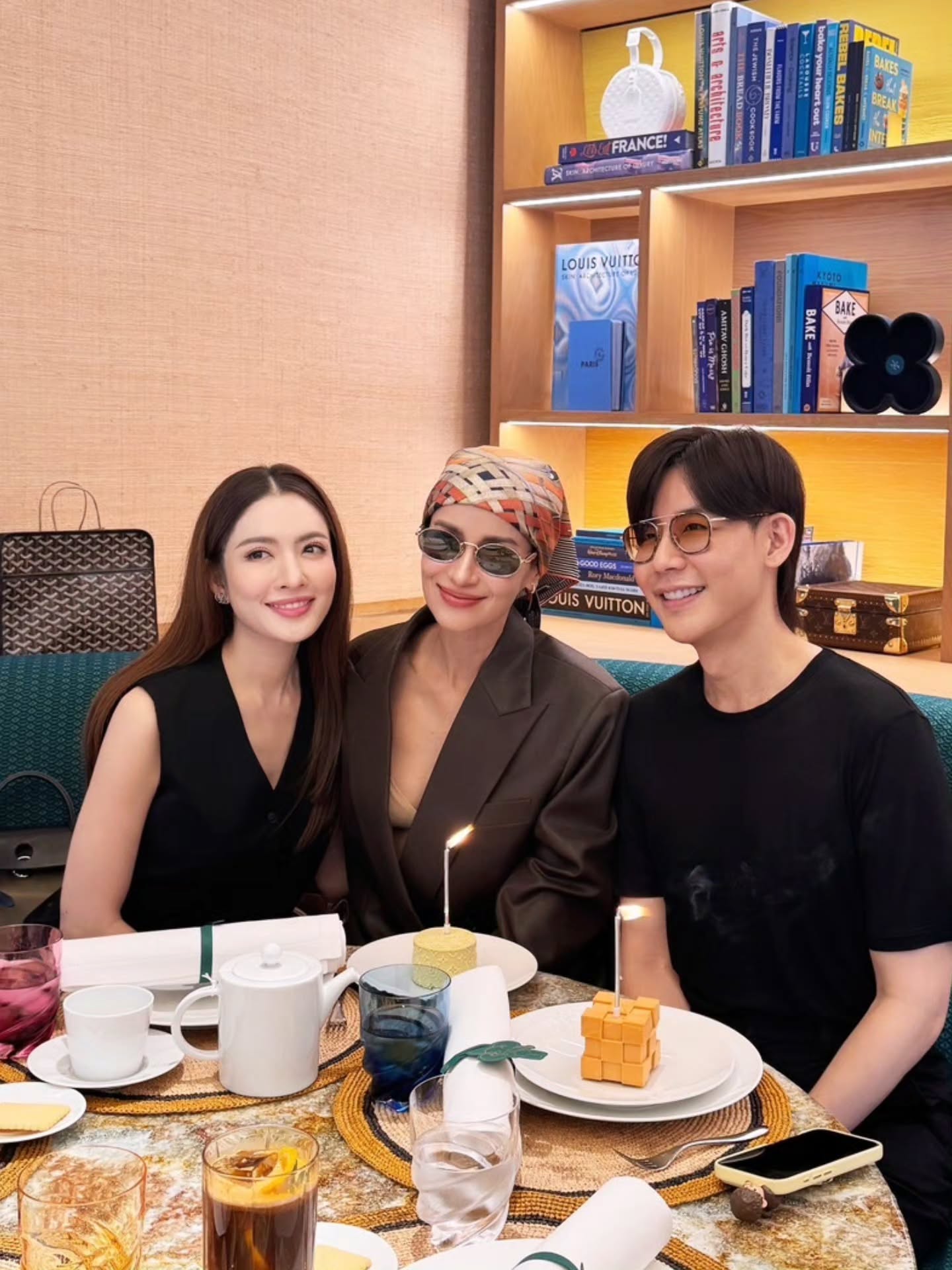 แอฟ - ทักษอร ภักดิ์สุขเจริญ