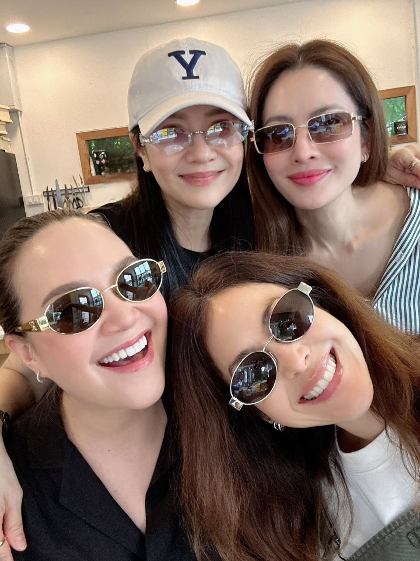 แอฟ - ทักษอร ภักดิ์สุขเจริญ