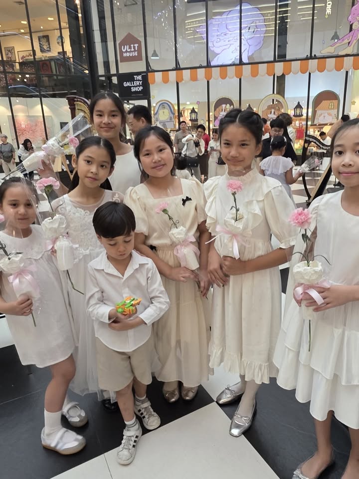 แอฟ - ทักษอร ภักดิ์สุขเจริญ