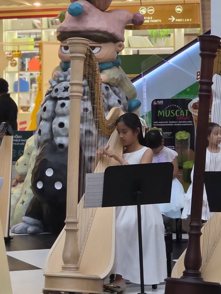 แอฟ - ทักษอร ภักดิ์สุขเจริญ