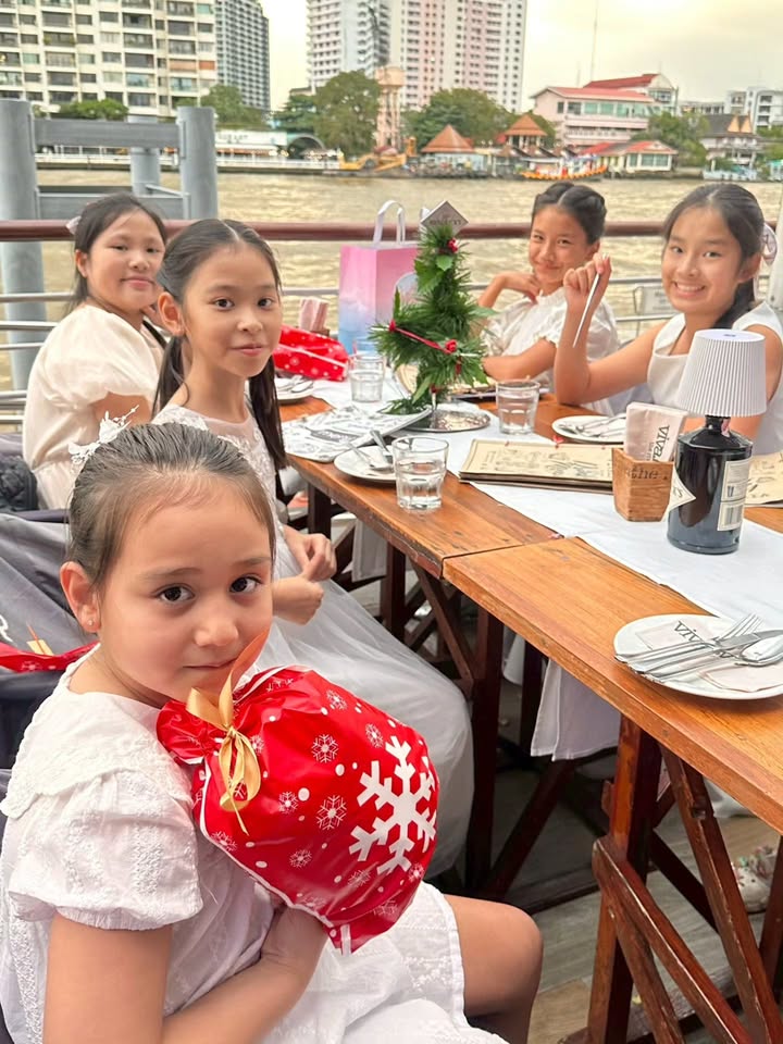 แอฟ - ทักษอร ภักดิ์สุขเจริญ