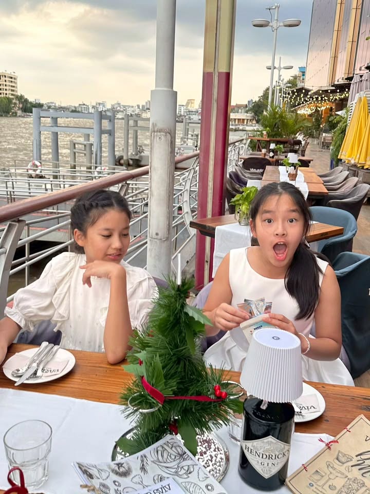 แอฟ - ทักษอร ภักดิ์สุขเจริญ