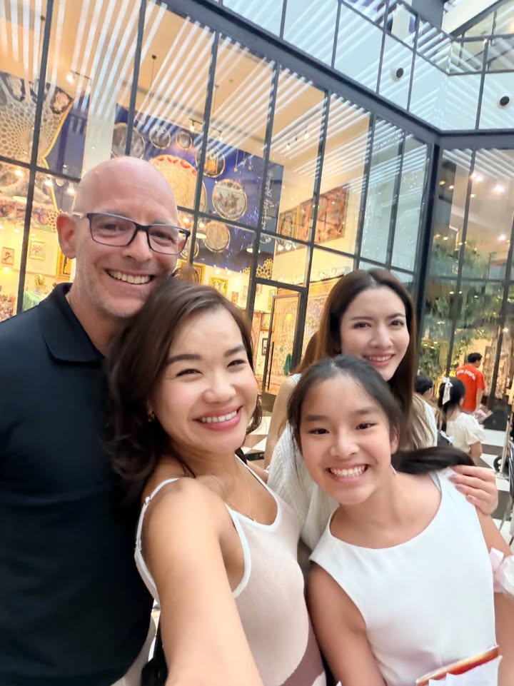 แอฟ - ทักษอร ภักดิ์สุขเจริญ