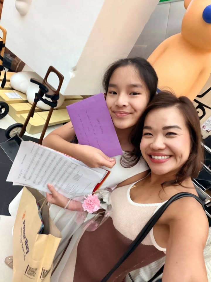 แอฟ - ทักษอร ภักดิ์สุขเจริญ