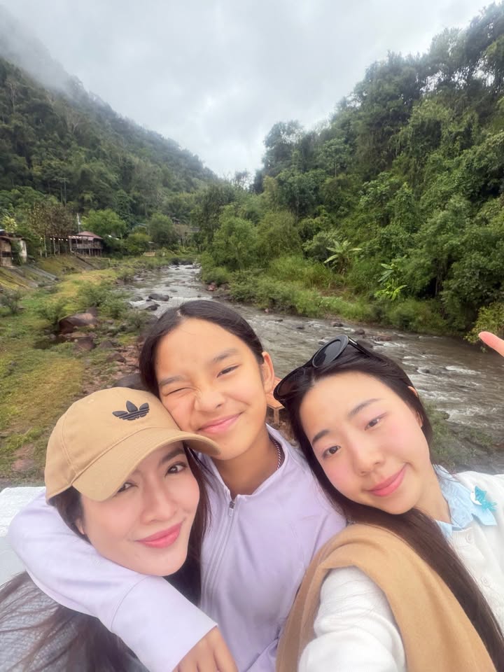 แอฟ - ทักษอร ภักดิ์สุขเจริญ