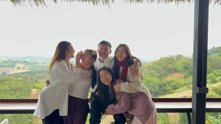 แอฟ - ทักษอร ภักดิ์สุขเจริญ