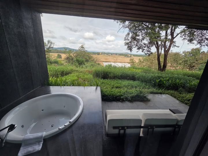 แอฟ - ทักษอร ภักดิ์สุขเจริญ