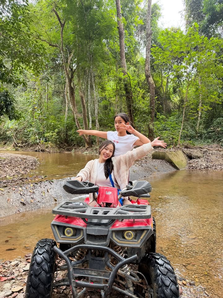 แอฟ - ทักษอร ภักดิ์สุขเจริญ