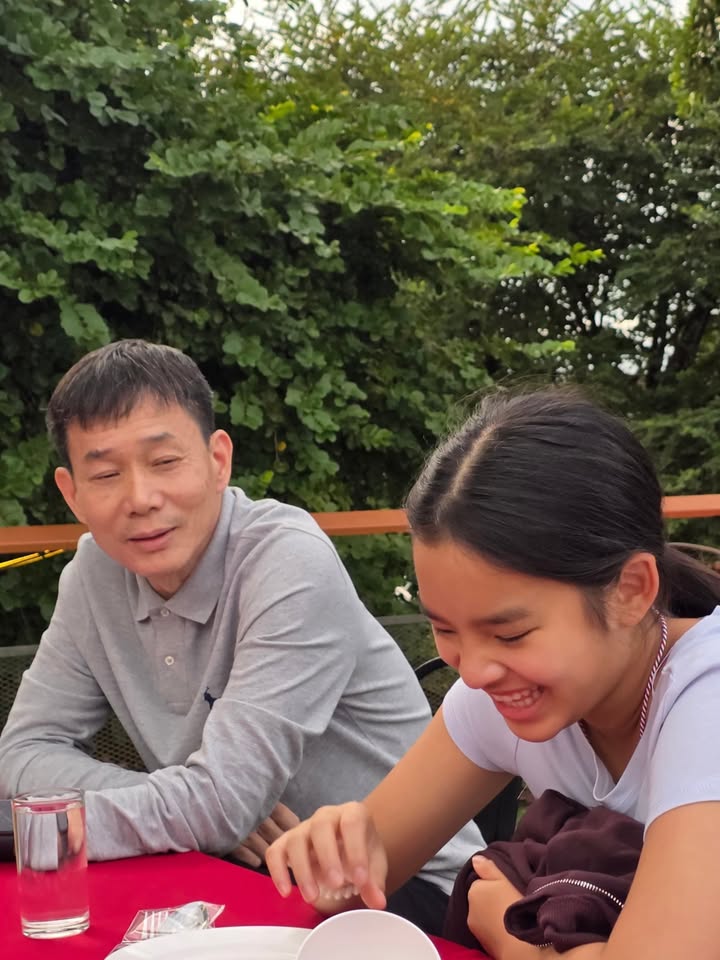 แอฟ - ทักษอร ภักดิ์สุขเจริญ