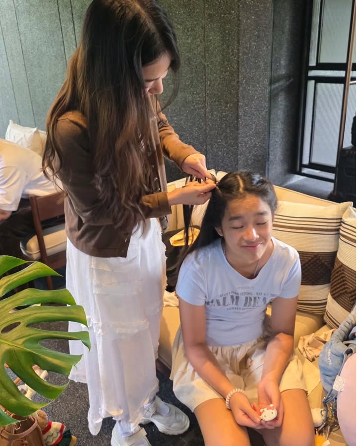 แอฟ - ทักษอร ภักดิ์สุขเจริญ