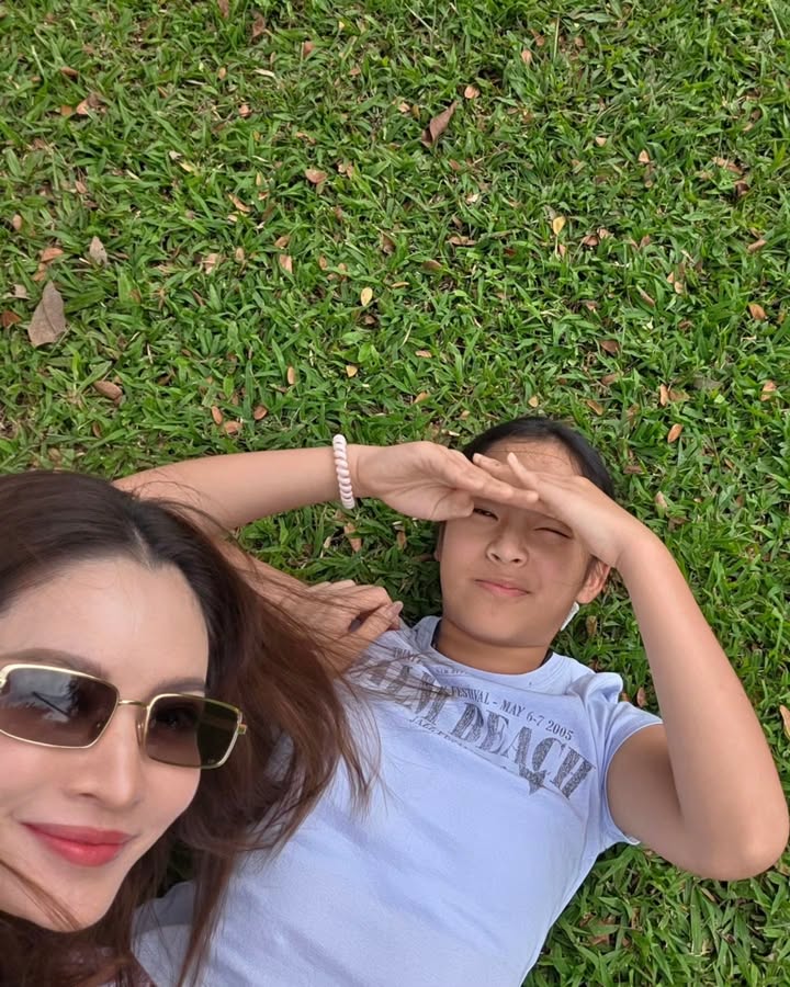 แอฟ - ทักษอร ภักดิ์สุขเจริญ