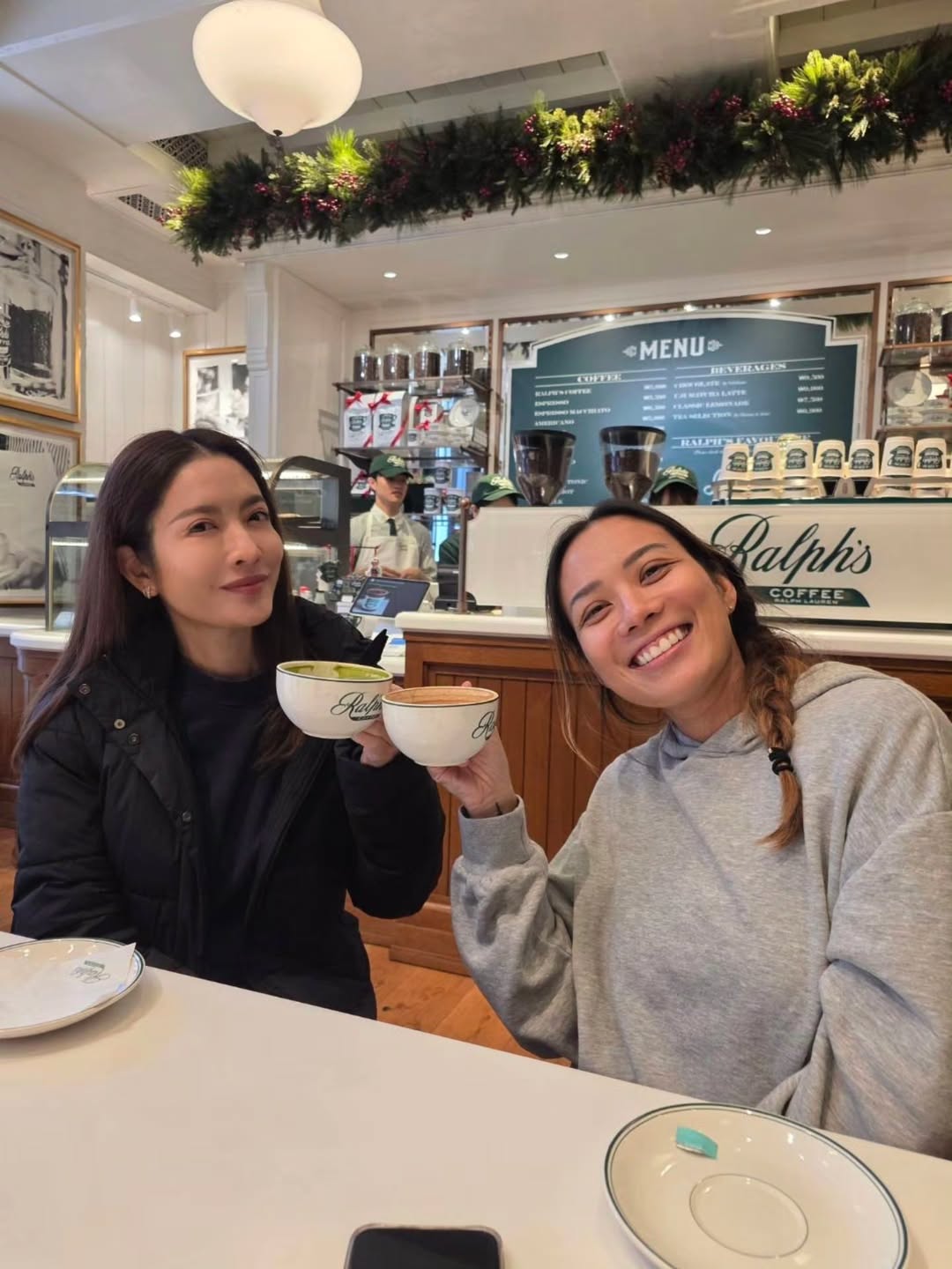 แอฟ - ทักษอร ภักดิ์สุขเจริญ