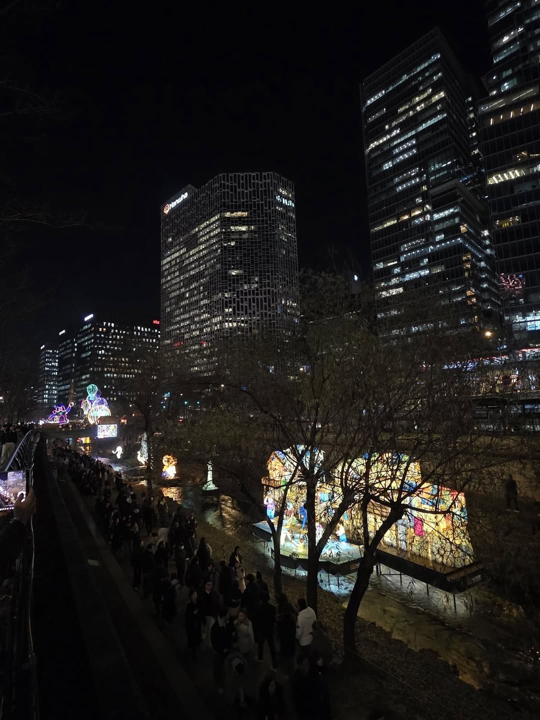 แอฟ - ทักษอร ภักดิ์สุขเจริญ