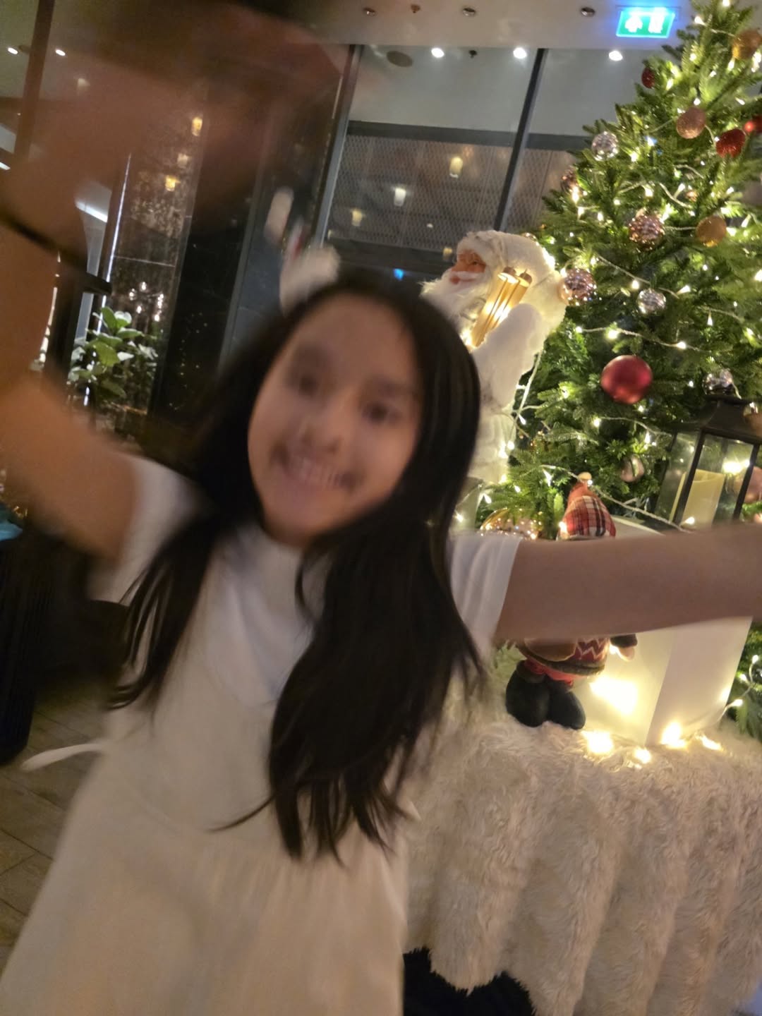 แอฟ - ทักษอร ภักดิ์สุขเจริญ