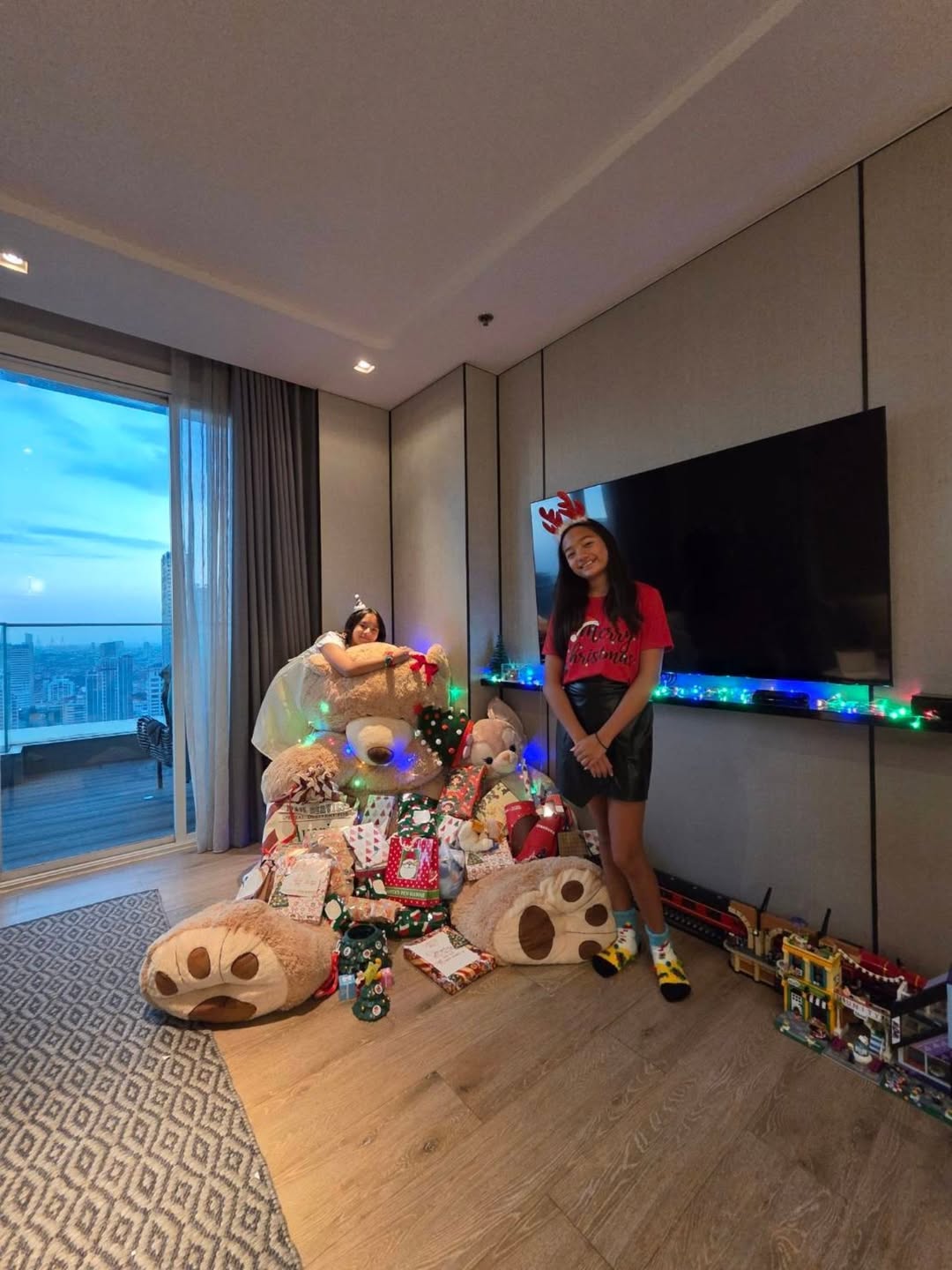 แอฟ - ทักษอร ภักดิ์สุขเจริญ