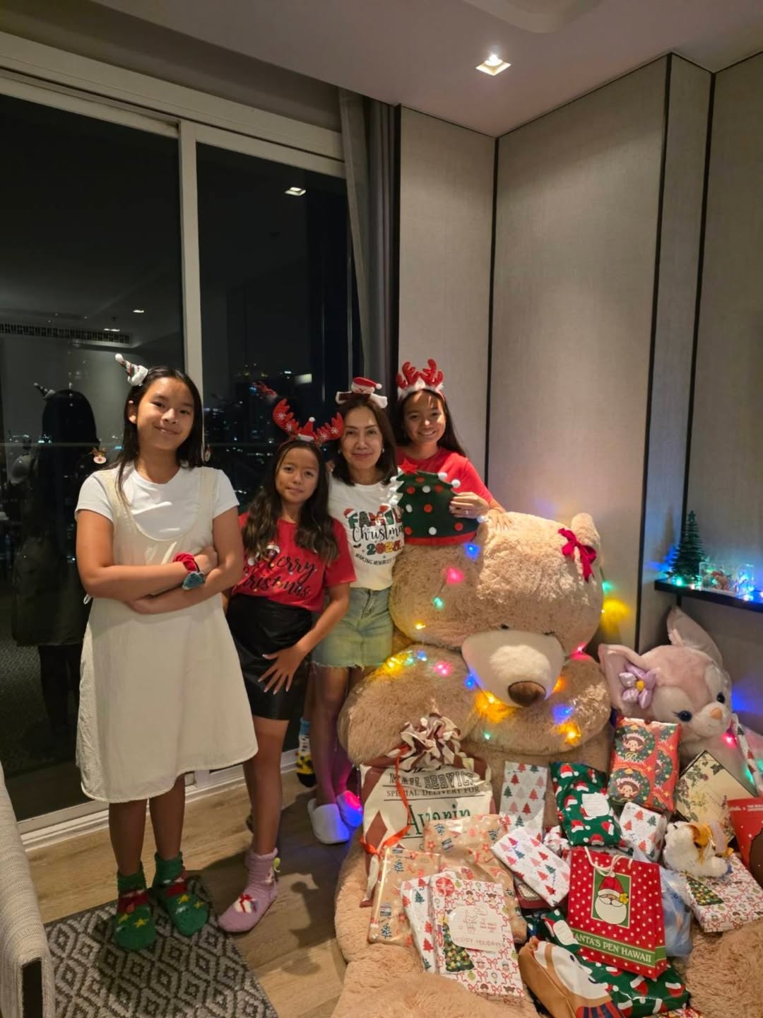 แอฟ - ทักษอร ภักดิ์สุขเจริญ