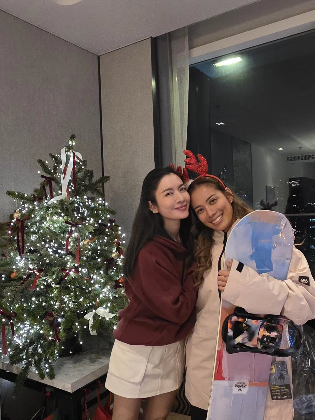 แอฟ - ทักษอร ภักดิ์สุขเจริญ