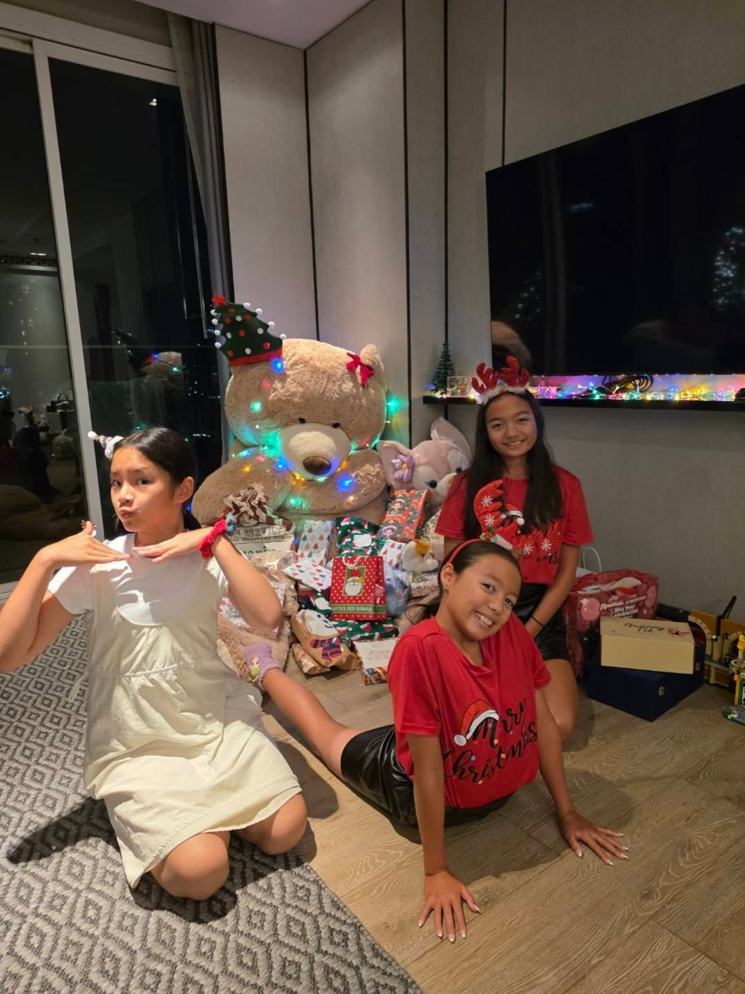 แอฟ - ทักษอร ภักดิ์สุขเจริญ