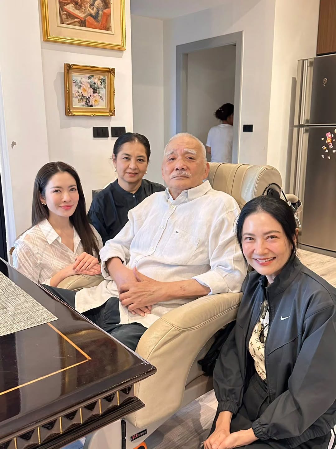 แอฟ - ทักษอร ภักดิ์สุขเจริญ