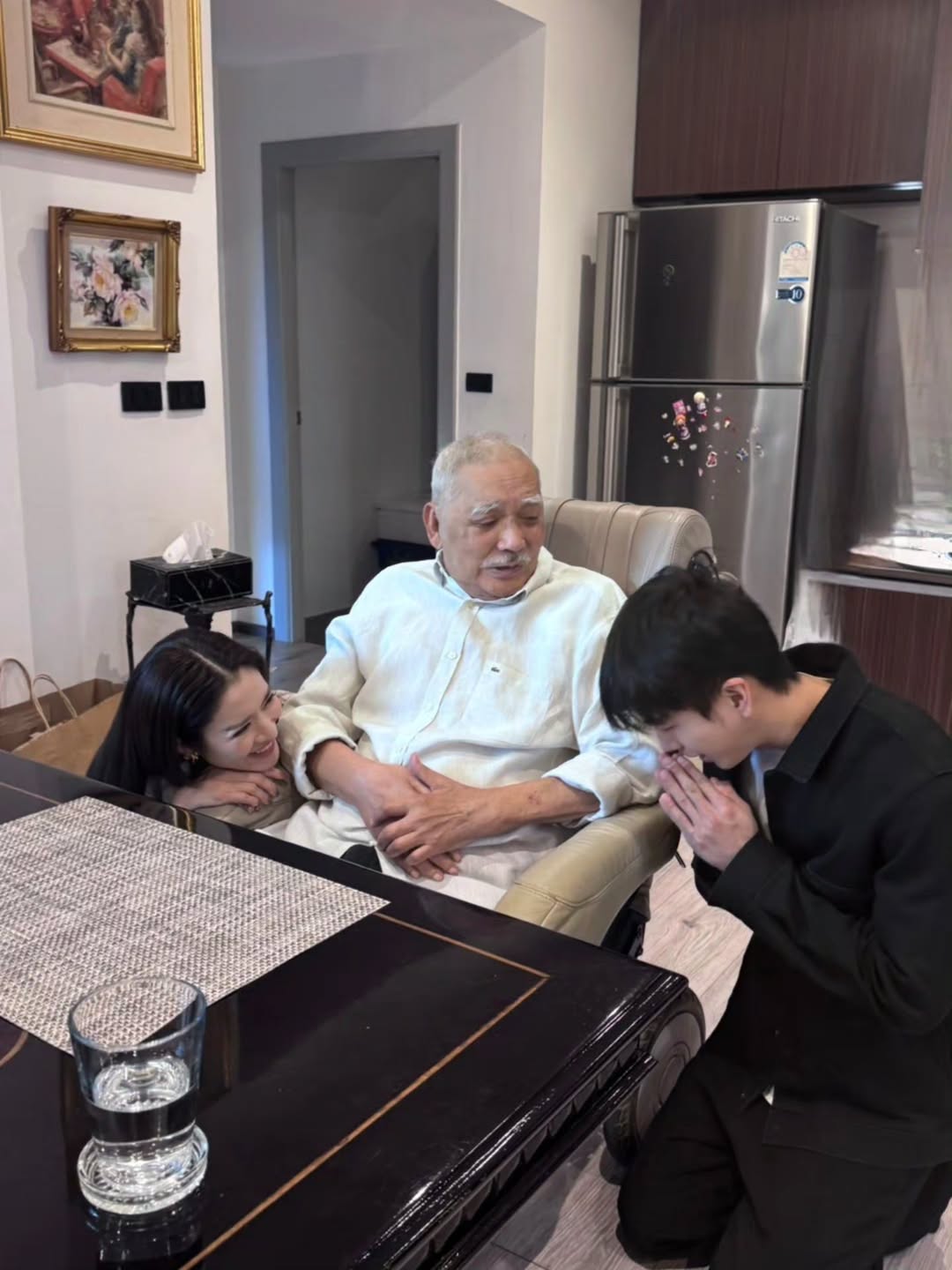 แอฟ - ทักษอร ภักดิ์สุขเจริญ