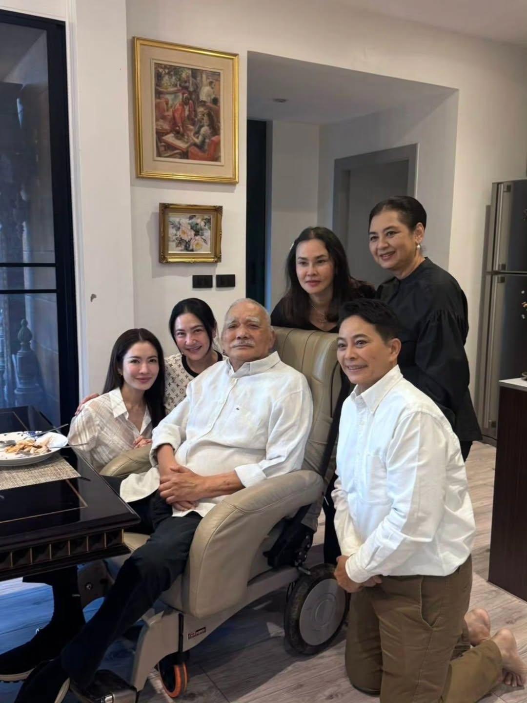 แอฟ - ทักษอร ภักดิ์สุขเจริญ