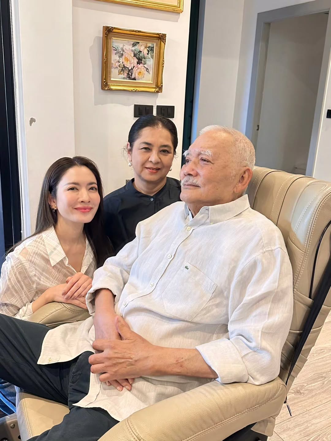 แอฟ - ทักษอร ภักดิ์สุขเจริญ