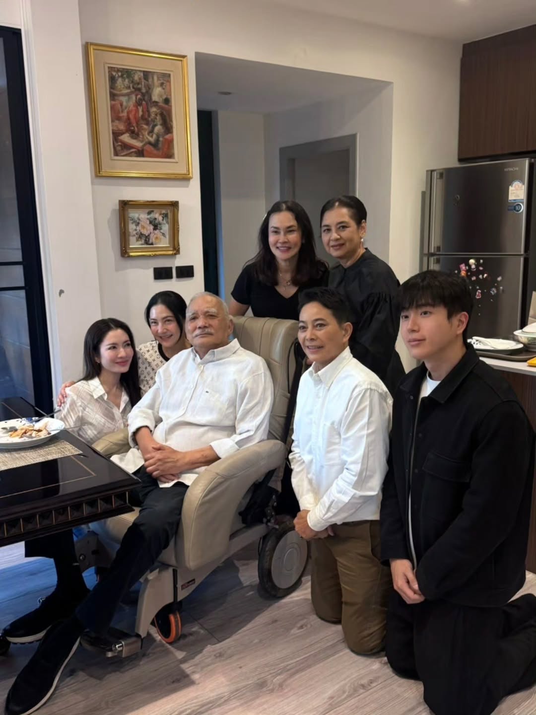 แอฟ - ทักษอร ภักดิ์สุขเจริญ