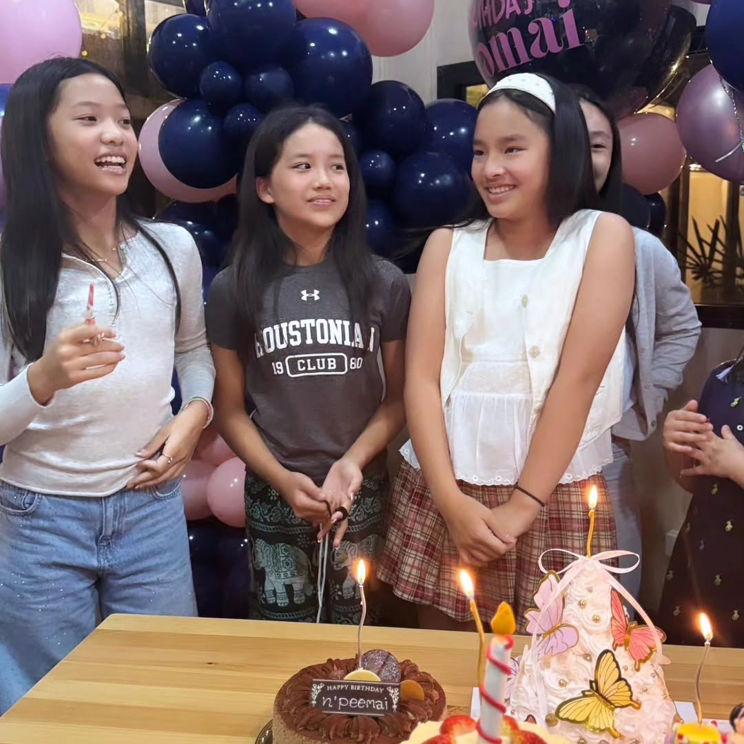 แอฟ - ทักษอร ภักดิ์สุขเจริญ