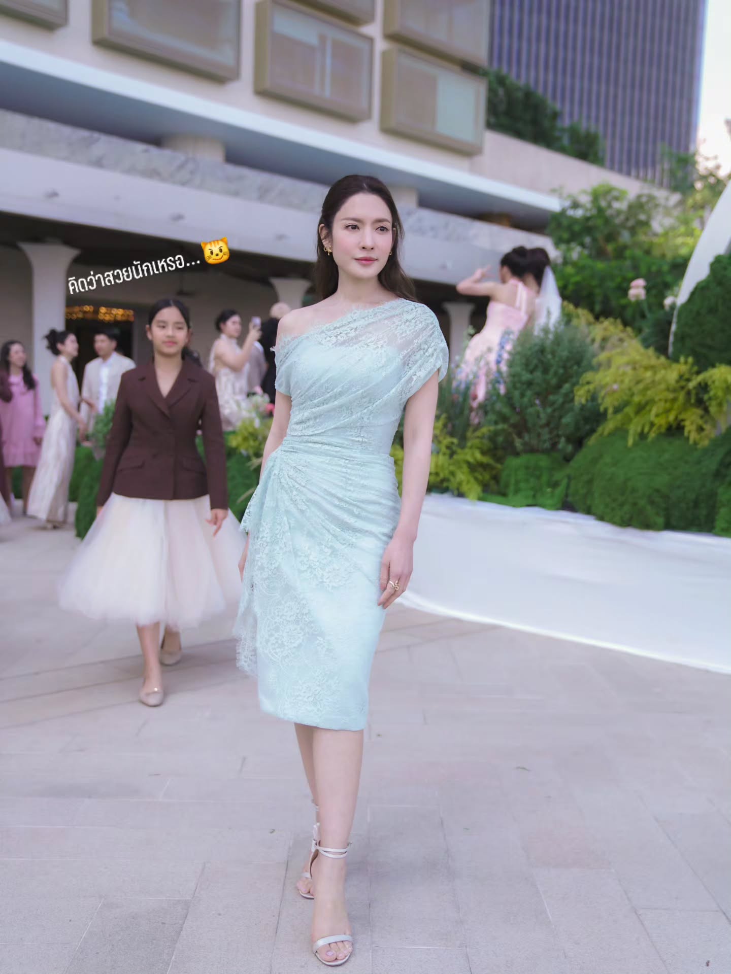 แอฟ - ทักษอร ภักดิ์สุขเจริญ