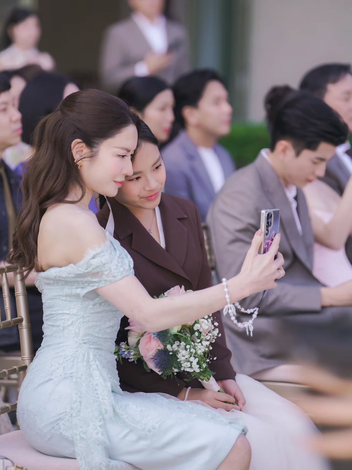 แอฟ - ทักษอร ภักดิ์สุขเจริญ