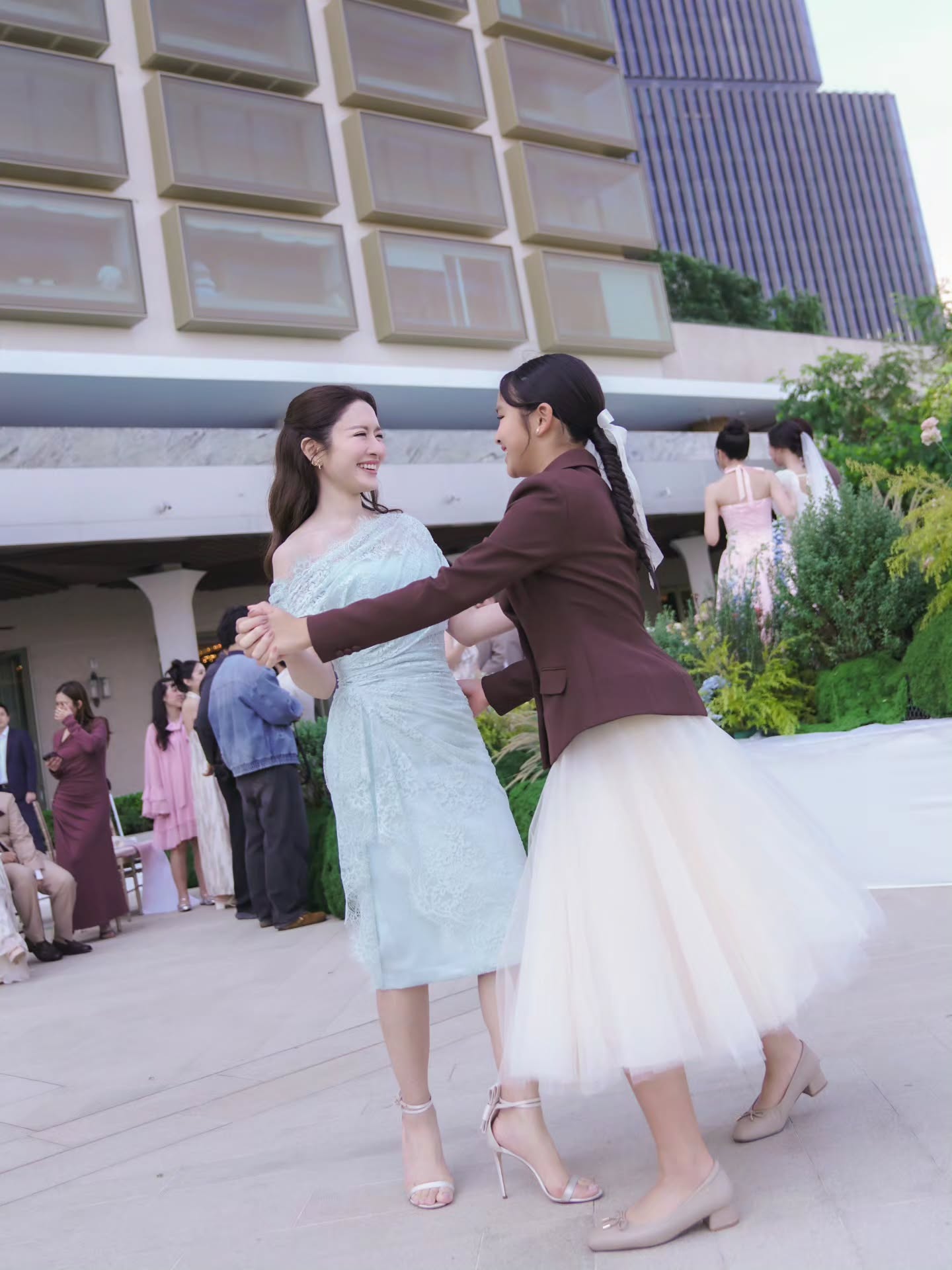 แอฟ - ทักษอร ภักดิ์สุขเจริญ