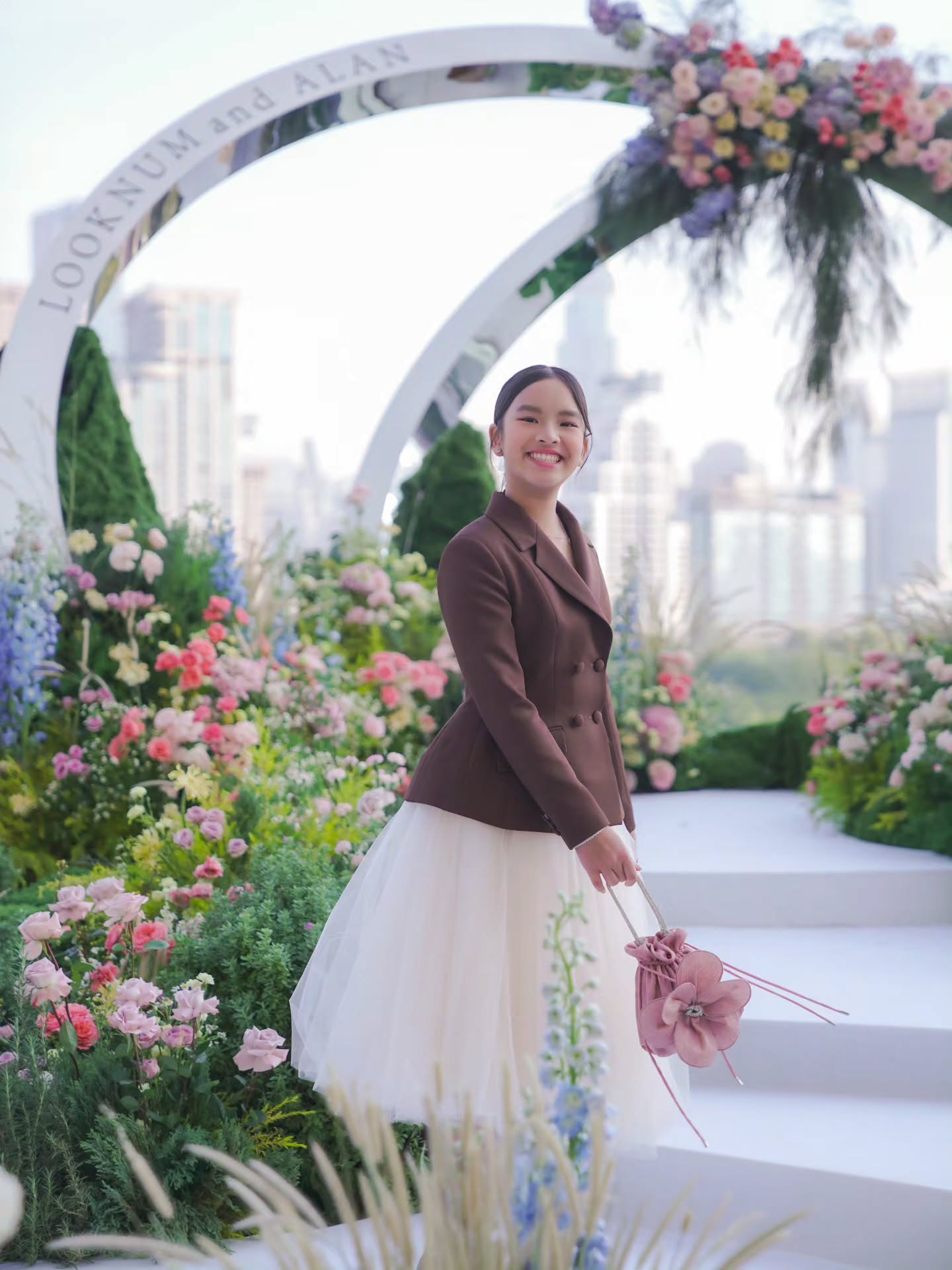 แอฟ - ทักษอร ภักดิ์สุขเจริญ