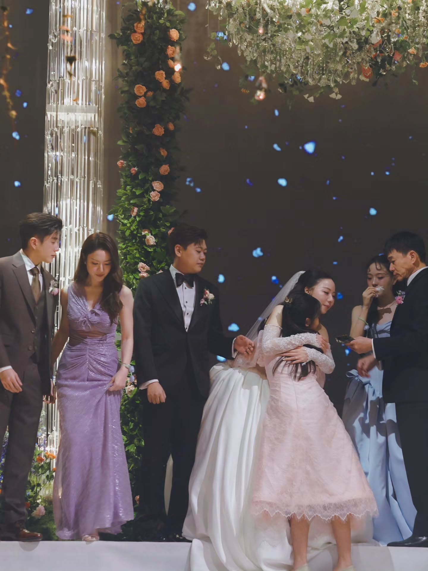 แอฟ - ทักษอร ภักดิ์สุขเจริญ