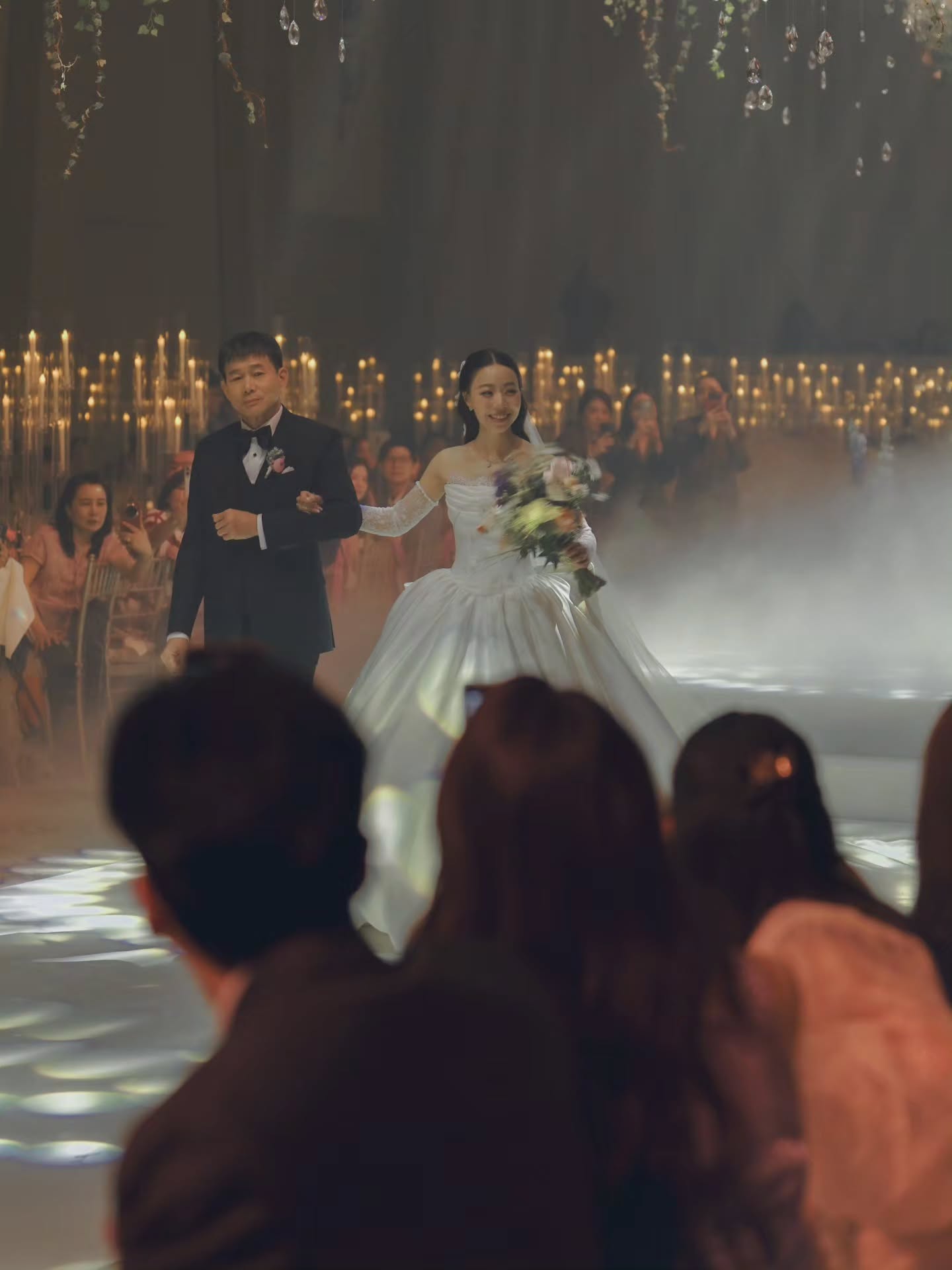 แอฟ - ทักษอร ภักดิ์สุขเจริญ