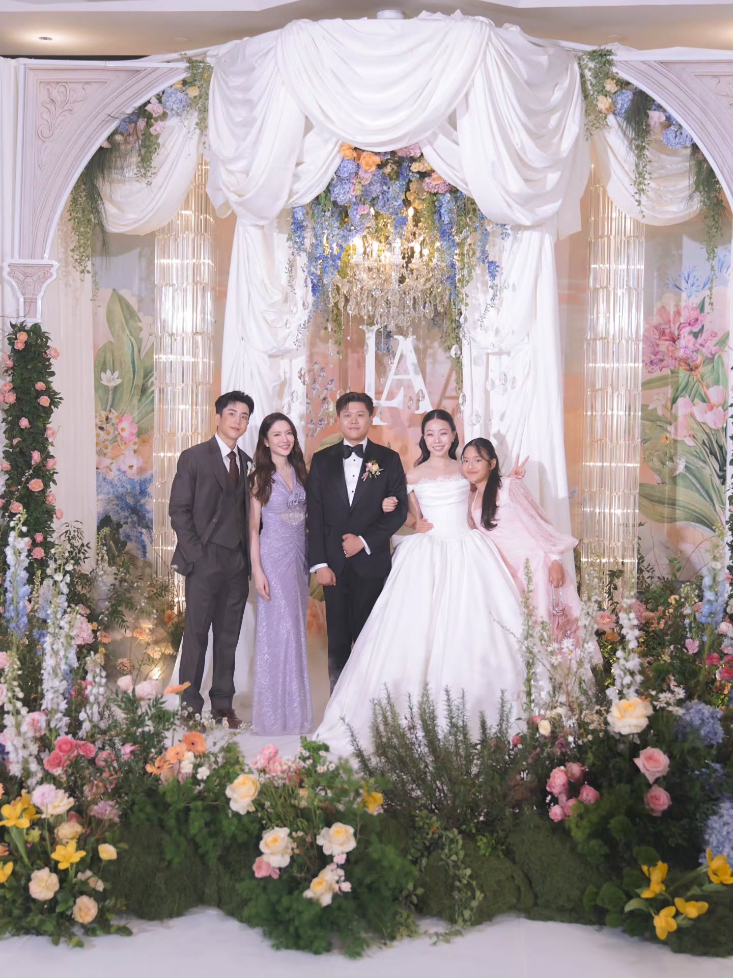 แอฟ - ทักษอร ภักดิ์สุขเจริญ