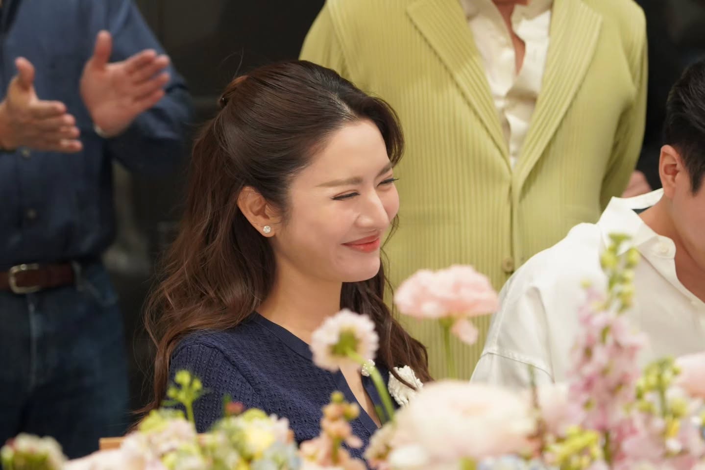 แอฟ - ทักษอร ภักดิ์สุขเจริญ