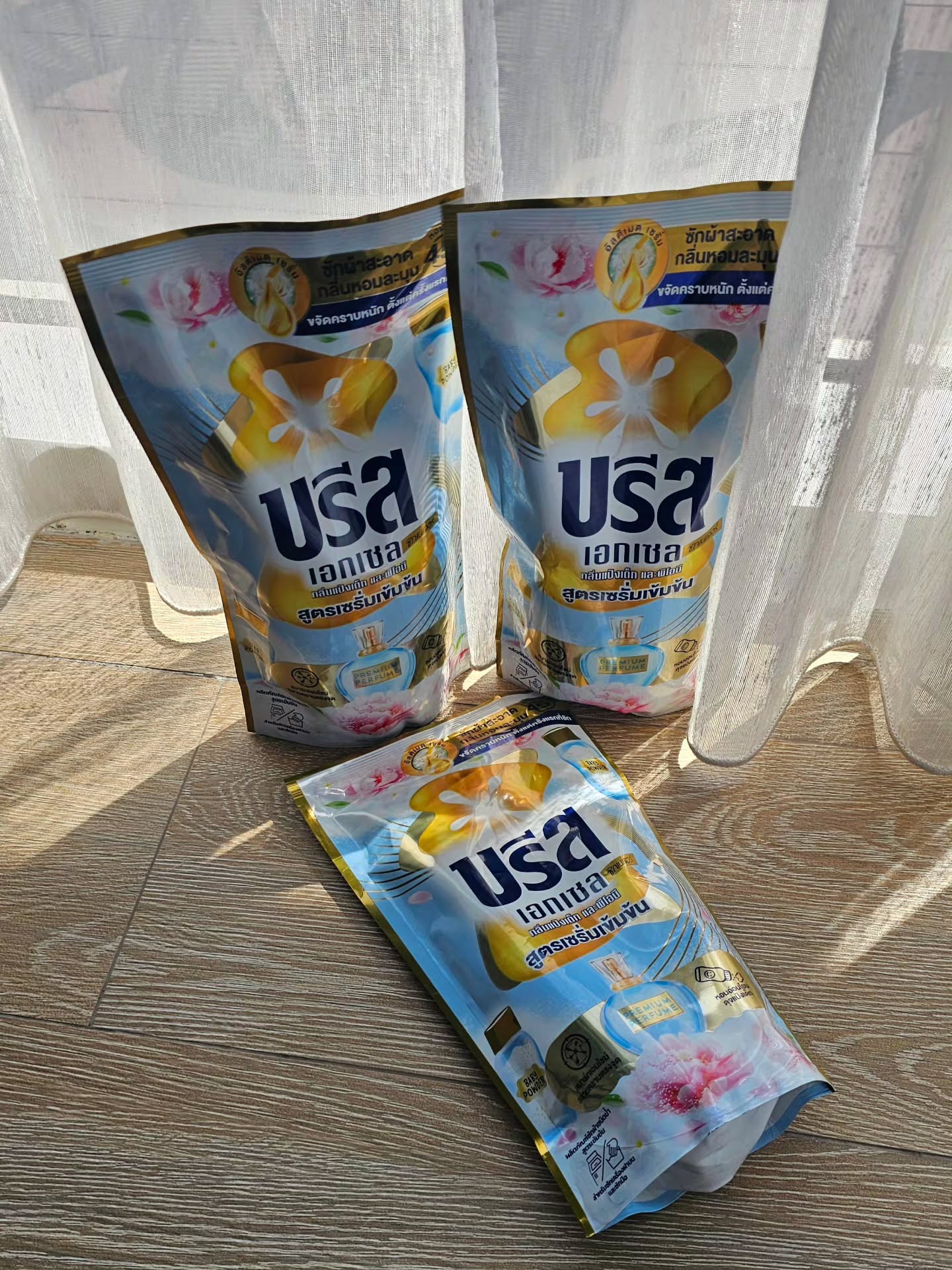 แอฟ - ทักษอร ภักดิ์สุขเจริญ