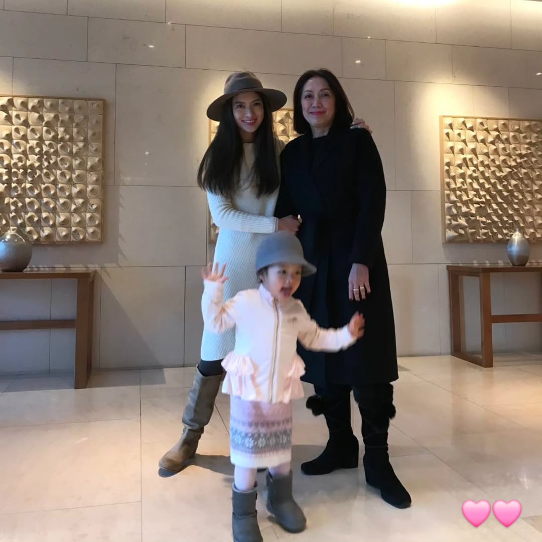 แอฟ - ทักษอร ภักดิ์สุขเจริญ